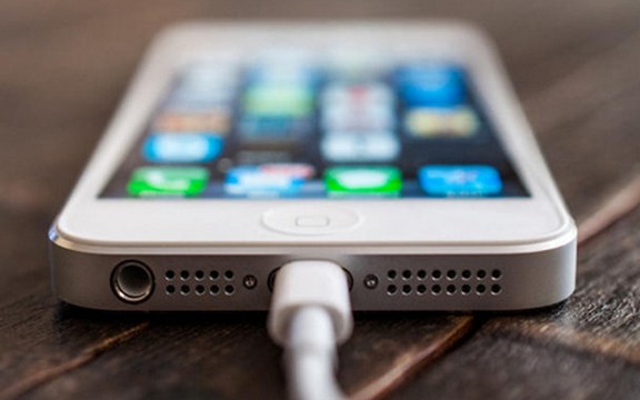 Strujni udar iz iPhone 5 usmrtio devojku u Kini!