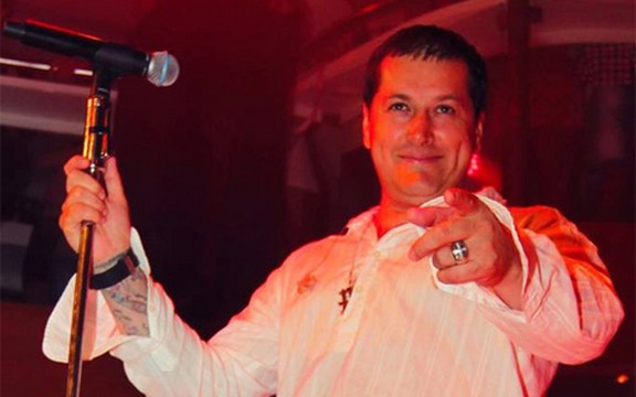 Aci Pejoviću pozlilo na nastupu u Bijeljini: Pevač ipak napravio sjajnu atmosferu! (Video)