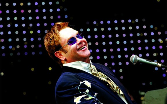 Elton Džon se oporavlja posle operacije