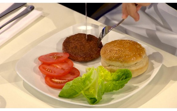 Hrana iz epruvete: Prvi hamburger od veštačkog mesa