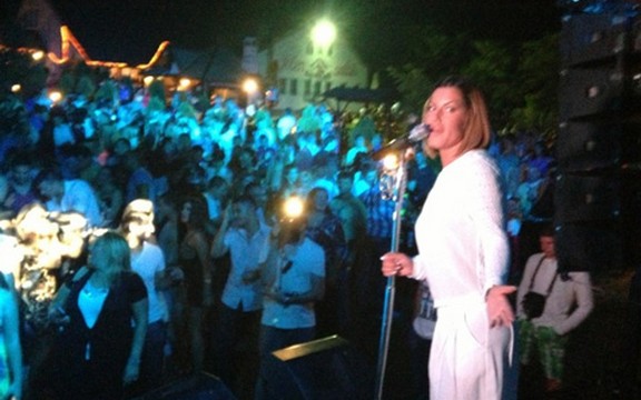 Seka Aleksić napravila spektakl na otvorenom pred 4.000 fanova (Foto)