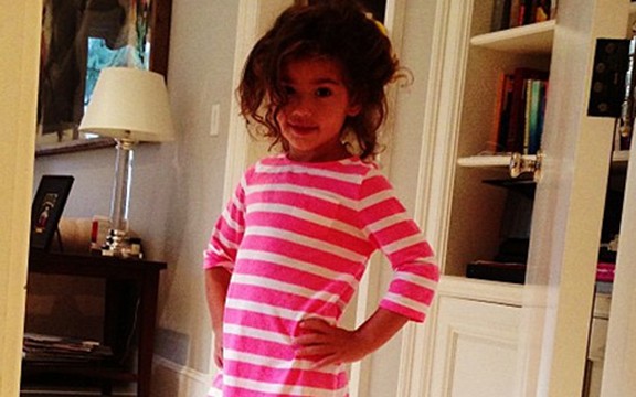 Ćerka Adriane Lime mala manekenka: Ponosna u maminim štiklama! (Foto)