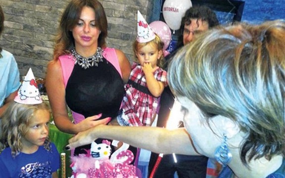 Aca Lukas i Sonja Vuksanović proslavili drugi rođendan ćerke Viktorije! (Foto)