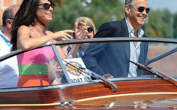 Sandra Bulok i Džordž Kluni uplovili u Veneciju i otvorili 70. Mostru (Foto)