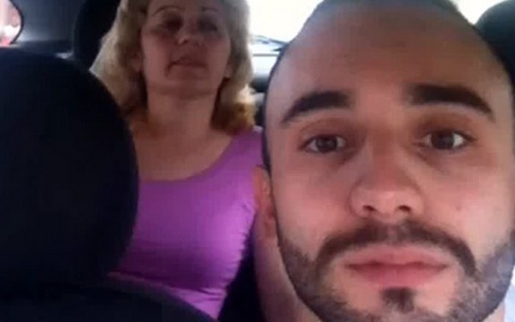Filip Mitrović se raspevao sa mamom (Video)