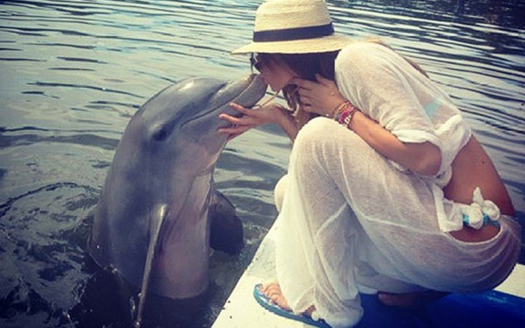 Soraja Vučelić stigla sa Kube: Delfini, egzotične plaže i seksi atributi! (Foto)