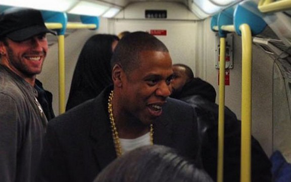 I oni se voze gradskim prevozom: Jay Z, Timbaland i Kris Martin u londonskom metrou! (Foto)