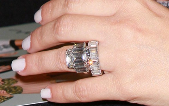 Ovo je prsten Kim Kardašijan prodat za 750.000 dolara! (Foto)