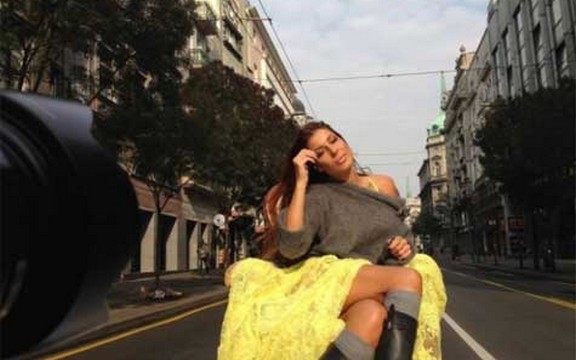 Premijera: Pogledajte novi spot Mie Borisavljević za pesmu Moj Beograde! (Video)