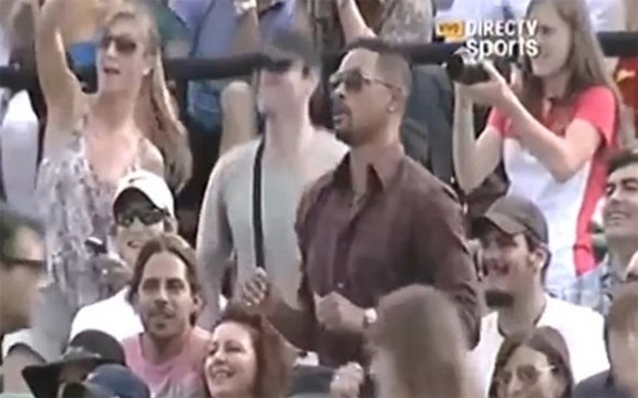 Pogledajte kako je Novak Đoković naterao Vila Smita da zađuska na tribinama! (Video)