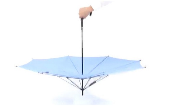 Promena koja je nedostajala: Evo kako da rešite problem mokrog kišobrana (Video)