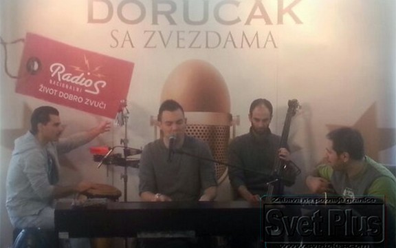 Doručak sa zvezdama: Željko Vasić razbudio fanove već sa prvim taktovima! (Foto+Video)