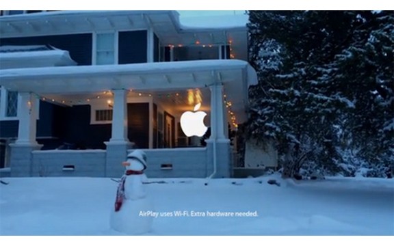 Apple predstavio novu, božićnu reklamu za iPhone 5s (Video)