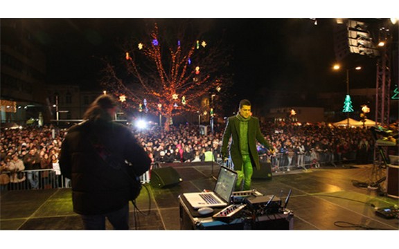 Željko Joksimović sa finalistima X Factor Adria oduševio Kruševljane u novogodišnjoj noći (Foto)