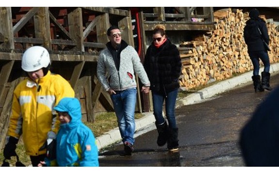 Željko i Jovana Joksimović uživaju u zimskim radostima na Kopaoniku (Foto)