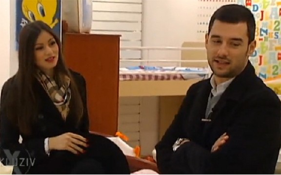Nemanja Stevanović i njegova verenica Jelena spremni: Biraju krevetac za bebu 