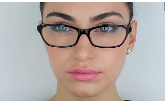 Kako da se našminkate ako nosite naočare za vid?