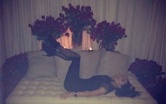 Kim Kardašijan dobila 1000 crvenih ruža za Dan zaljubljenih!
