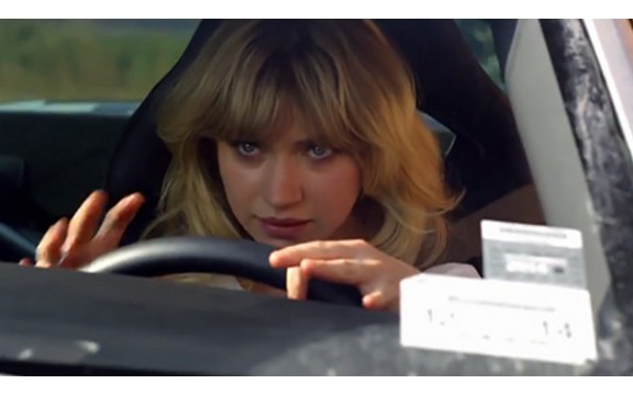 Najnoviji insert iz filma Need For Speed: Ovako to izgleda kad je seksi žena za volanom! (Video)