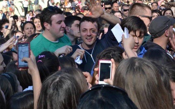 X Factor Adria: Daniel Kajmakoski izazvao histeriju kod devojaka u Makedoniji (Foto+ Video)