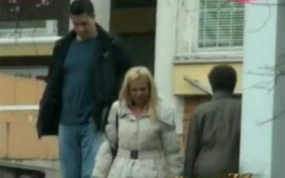Jelena Jovanović trudna?! Edin je nervozno čekao ispred Doma zdravlja (Foto)