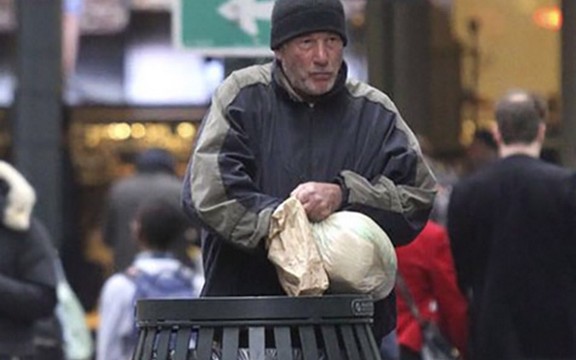 Ričard Gir šokirao prolaznike usred Njujorka! Zamenili ga s beskućnikom! (Foto)