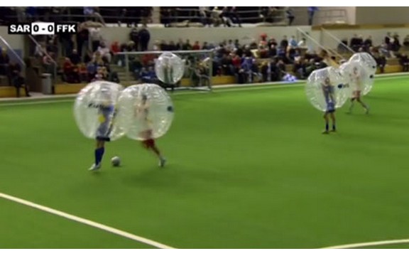 Fudbal za one sa manjkom koordinacije - sudarajte se i padajte do mile volje (Video)