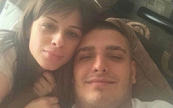 Darko Lazić i Ana Sević pozdravljaju selfijem iz kreveta (Foto)