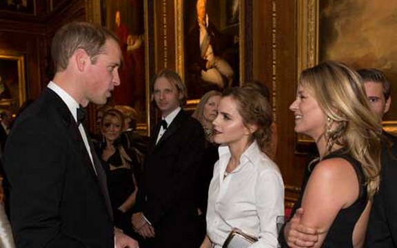 Princ Vilijam uživao u društvu lepotica bez Kejt Midlton! (Foto)