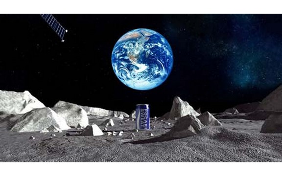 Prva reklama sa Meseca! Sveže piće sa površine prirodnog satelita (Video)