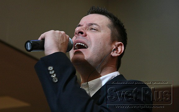 Vlado Georgiev otkazao koncert u Areni: Ne mogu da pevam dok ljudi stradaju!