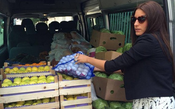 Dijana Janković donirala pun kombi hrane za najugroženije (Foto)