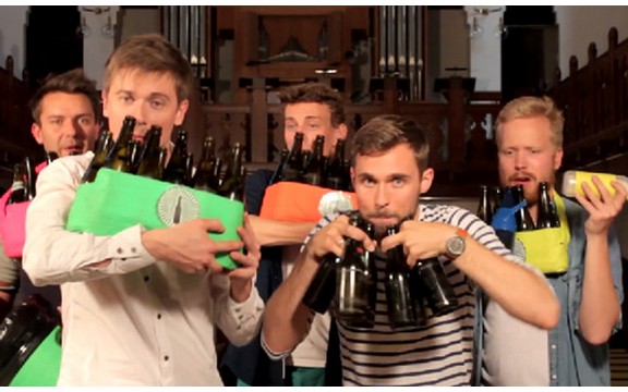 Momci će vas oduševiti! Na pivskim flašama su odsvirali svetski hit! (Video)