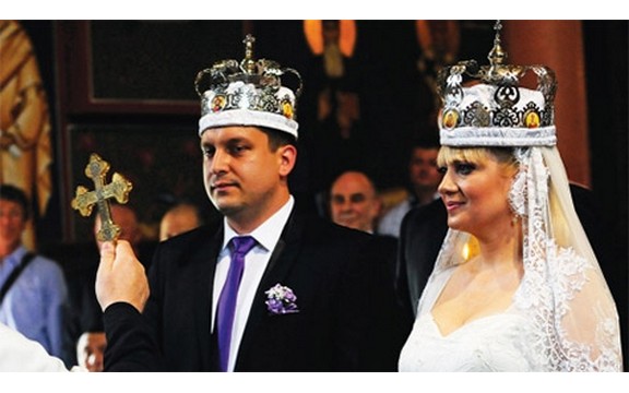 Jellena i Komlen Lalović se venčali u crkvi Svetog Georgija! (Foto)