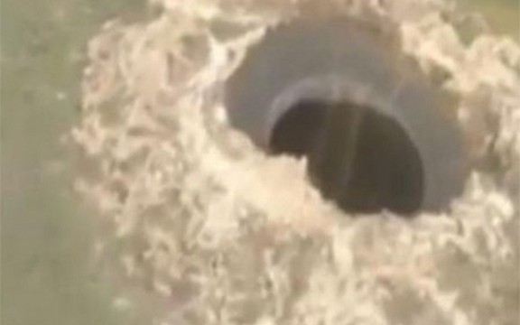 Misteriozna rupa u Sibiru prečnika 79 metara šokirala naučnike, uzrok NLO ili meteorit? (Video)