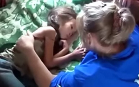 Trogodišnja devojčica uz pomoć psa preživela 11 dana u divljini (Video)