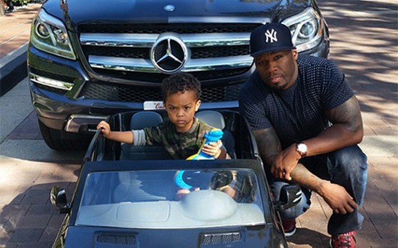 Fifti Sent sinu za drugi rođendan poklonio mini Mercedes (Foto)