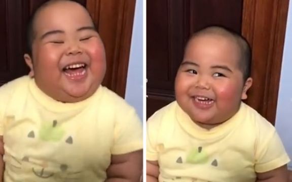 Smeh bebe koji je oduševio svet: Da li možete da mu odolite? VIDEO