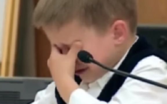 Strašno: Zbog crteža ovog dečaka majka je osuđena na doživotnu zatvorsku kaznu! VIDEO