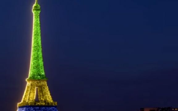 ON DOLAZI: Njegovo ime ispisano je na Ajfelovoj kuli u Parizu! VIDEO