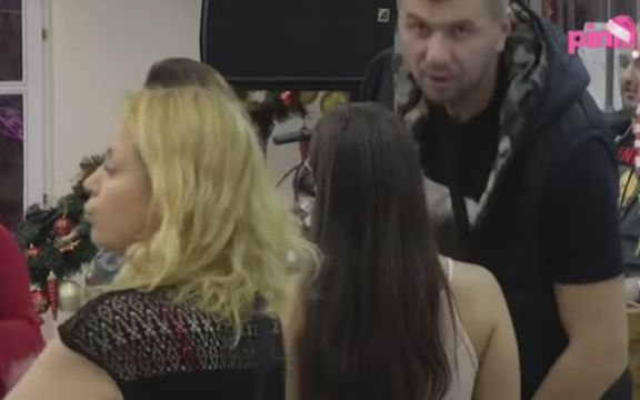 Zadruga: Janjuš zaboravlja na kamere, pa iako je oženjen ljubomoriše Ani! (VIDEO)