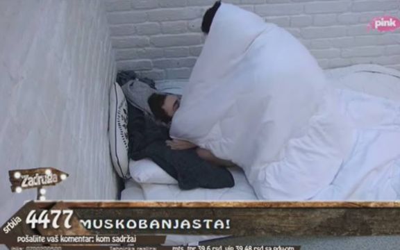 Zadruga: Mina Vrbaški bez srama, ponovo u akciji pod pokrivačem! (VIDEO)