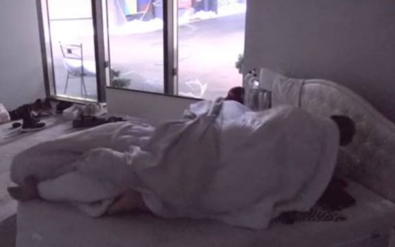 Zadruga: Škripa kreveta i njihovi uzdasi, daleko od očiju ukućana! (VIDEO +18)