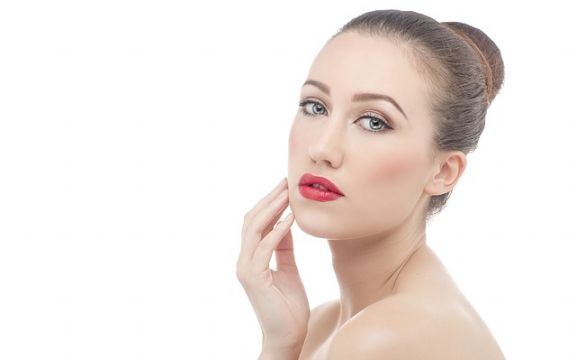 Dubinsko čišćenje lica možete i same da uradite: Za par minuta koža će vam biti mekanija kao nikad pre