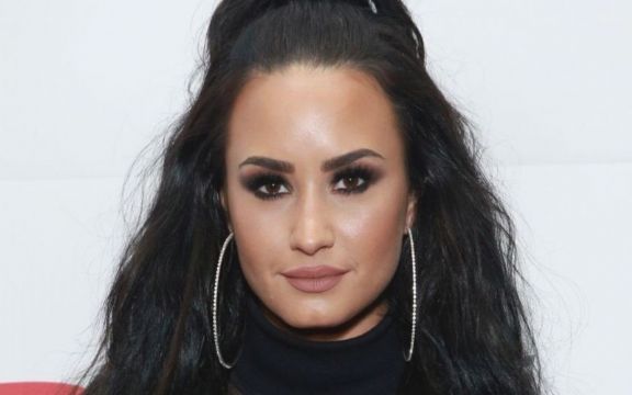 Demi Lovato se PROBUDILA nakon što se navodno predozirala heroinom!