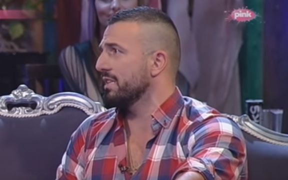 Amidži šou: Vladimir Tomović opleo po Kristijanu Goluboviću! (VIDEO)
