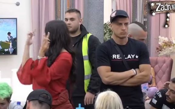 Ana Korać osula paljbu po Aleksandri! Sedi dole k**vetino jedna! (VIDEO)