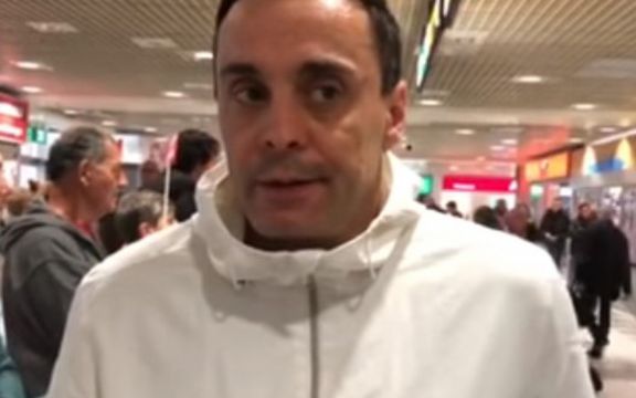 Filip Mijatov stigao iz Londona, dokaze nosi u koferu i traži izvinjenje! (VIDEO)