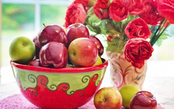 Danas je Petrovdan! Veruje se da jabuke ne treba seći nožem! (VIDEO)