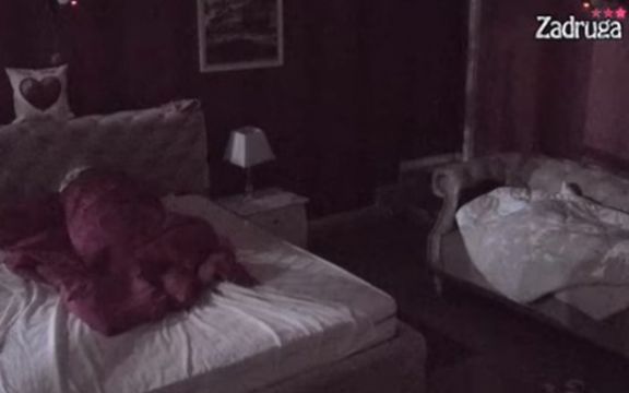 Bane Čolak postao omiljeni i dobio privilegiju da spava na kauču! (VIDEO)